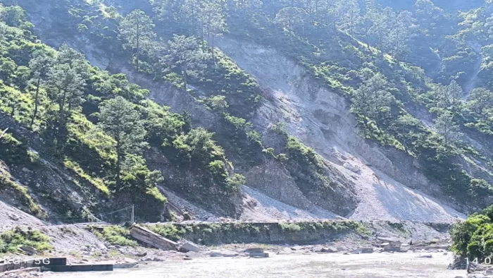 अल्मोड़ा हल्द्वानी हाइवे पर अतिसंवेदनशील लोहाली की पहाड़ी । जागरण