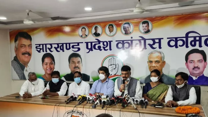 झारखंड में प्रेस-कांफ्रेंस करते कांग्रेस नेता। फोटो- सोशल मीडिया