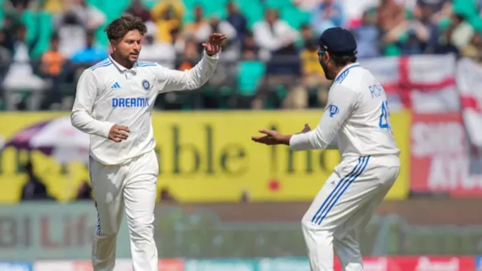 IND vs BAN 2nd Test: Sanjay Manjrekar ने Kuldeep Yadav को प्लेइंग-11 में मौका मिलने की उठाई मांग