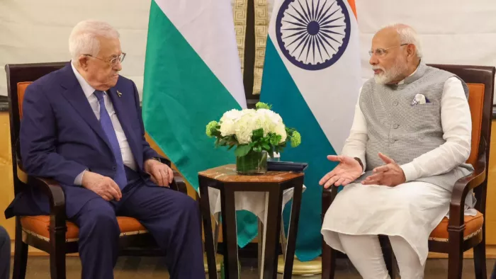 फिलिस्तीनी राष्ट्रपति महमूद अब्बास से मिले पीएम मोदी।