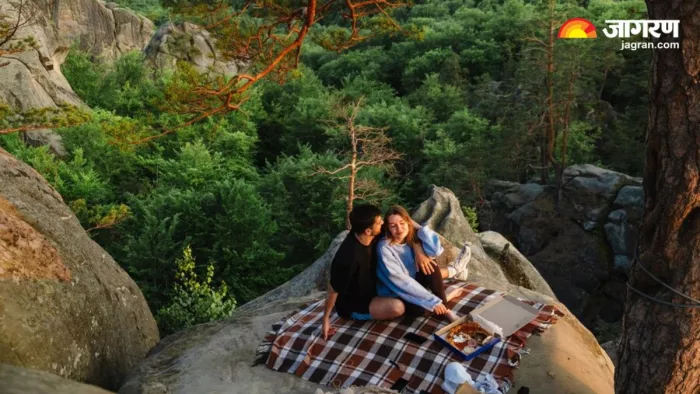 पार्टनर के साथ रोमांटिक पल बिताने के लिए बेस्ट हैं भारत की 4 जगहें (Image Source: Freepik)