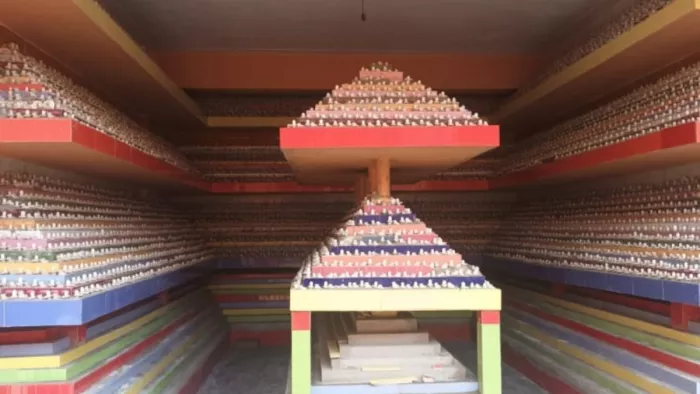 जंगमबाड़ी मठ में स्थापित लाखों शिवलिंग। जागरण