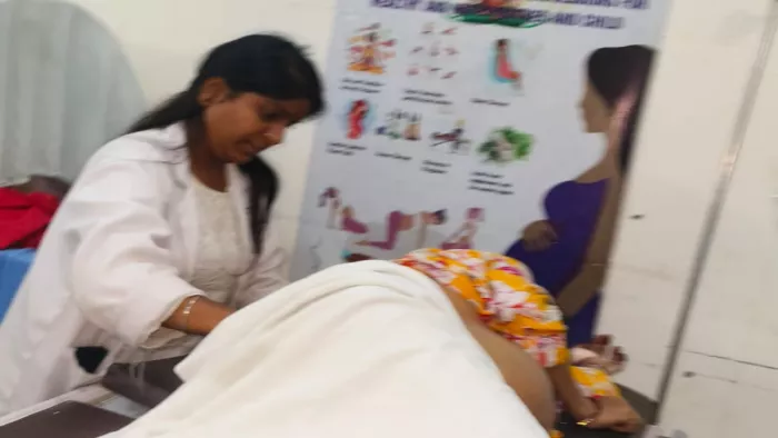 योग और ध्यान के माध्यम से महिलाओं को स्वस्थ रखा जाता है।