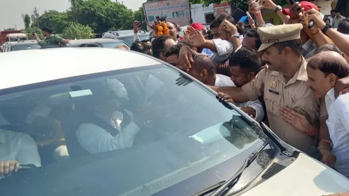 आजम खां का सपाइयों ने किया स्वागत