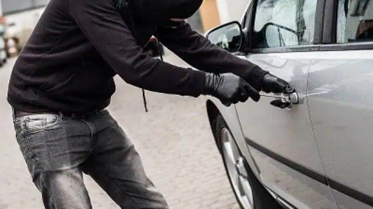https://www.jagranimages.com/images/newimg/23092025/23_09_2025-car-theft_24056985_122137199.jpg