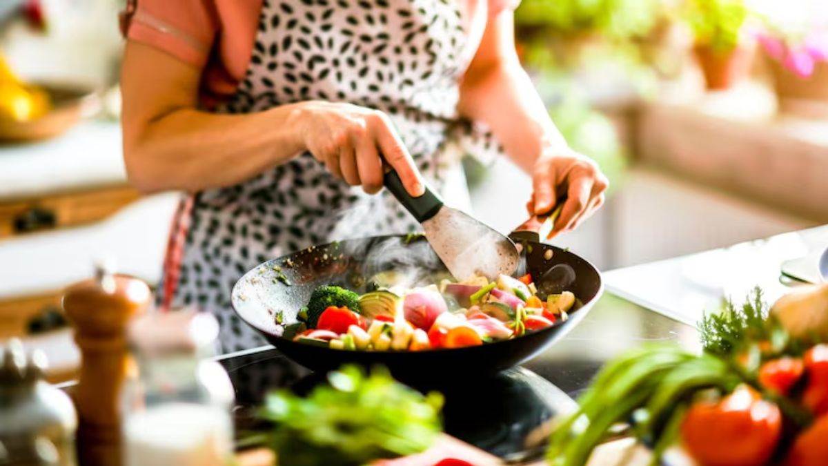 https://www.jagranimages.com/images/newimg/23092025/23_09_2025-cooking_mistakes_24057445.jpg
