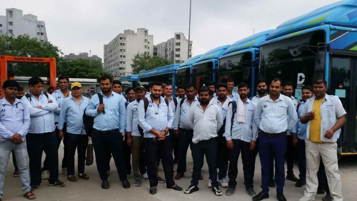 https://www.jagranimages.com/images/newimg/23092025/23_09_2025-dtc_workers_24056646_0291933.jpg