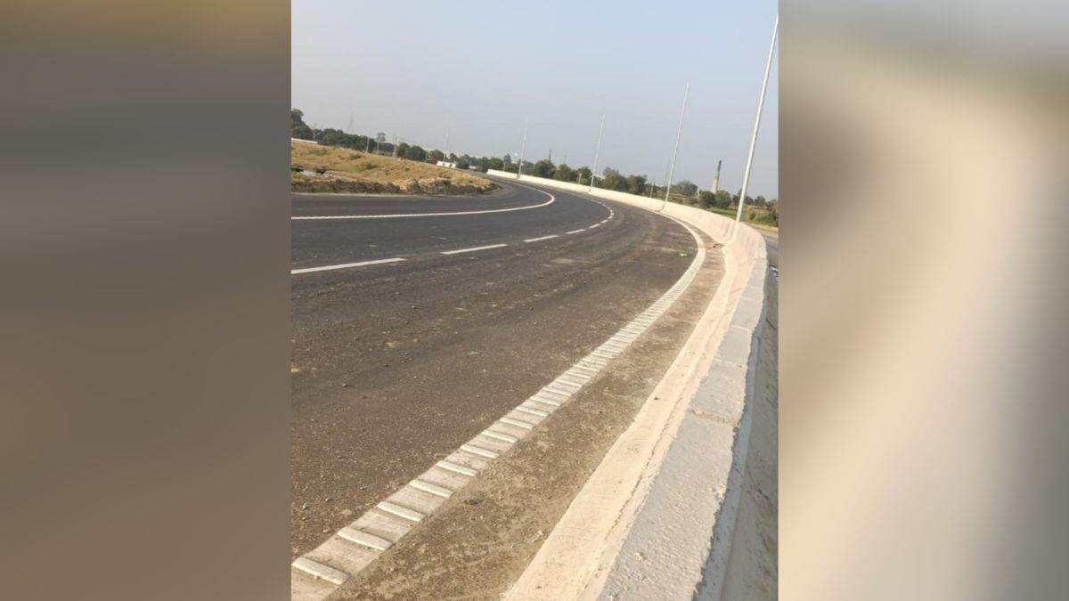 https://www.jagranimages.com/images/newimg/23092025/23_09_2025-ganga_expressway_update_24057280.jpg