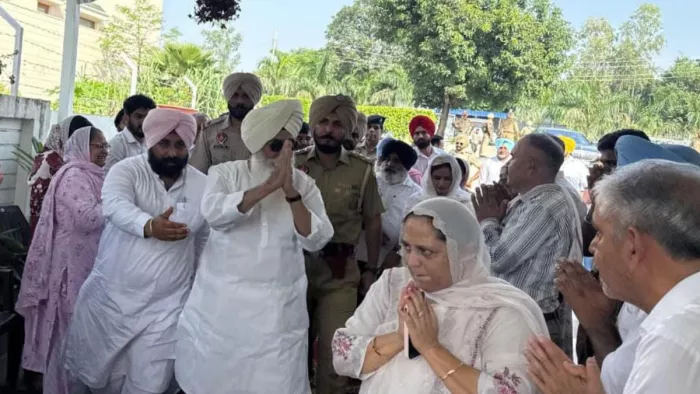 डेरा प्रमुख गुरिंदर सिंह ढिल्लों ने रूपनगर में सत्संग घरों का दौरा किया।
