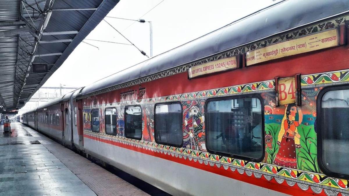 https://www.jagranimages.com/images/newimg/23092025/23_09_2025-kamakhya_express_24057548.jpg