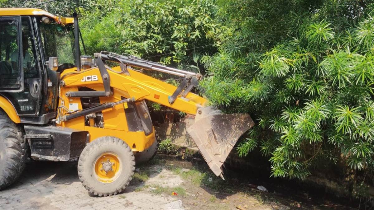 https://www.jagranimages.com/images/newimg/23092025/23_09_2025-kanpur_kda_demolishes_illegal_construction_24057346.jpg
