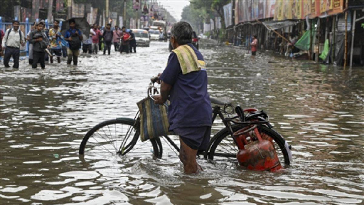 https://www.jagranimages.com/images/newimg/23092025/23_09_2025-kolkata_rain_reason_24057233_15419150.jpg
