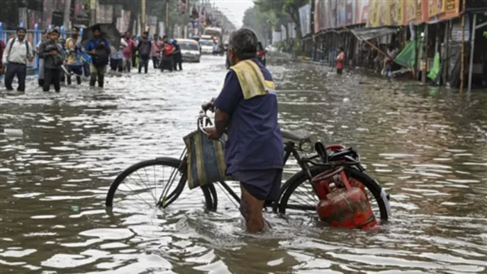 खराब मौसम के कारण विमानों का संचालन प्रभावित (फोटो: पीटीआई)