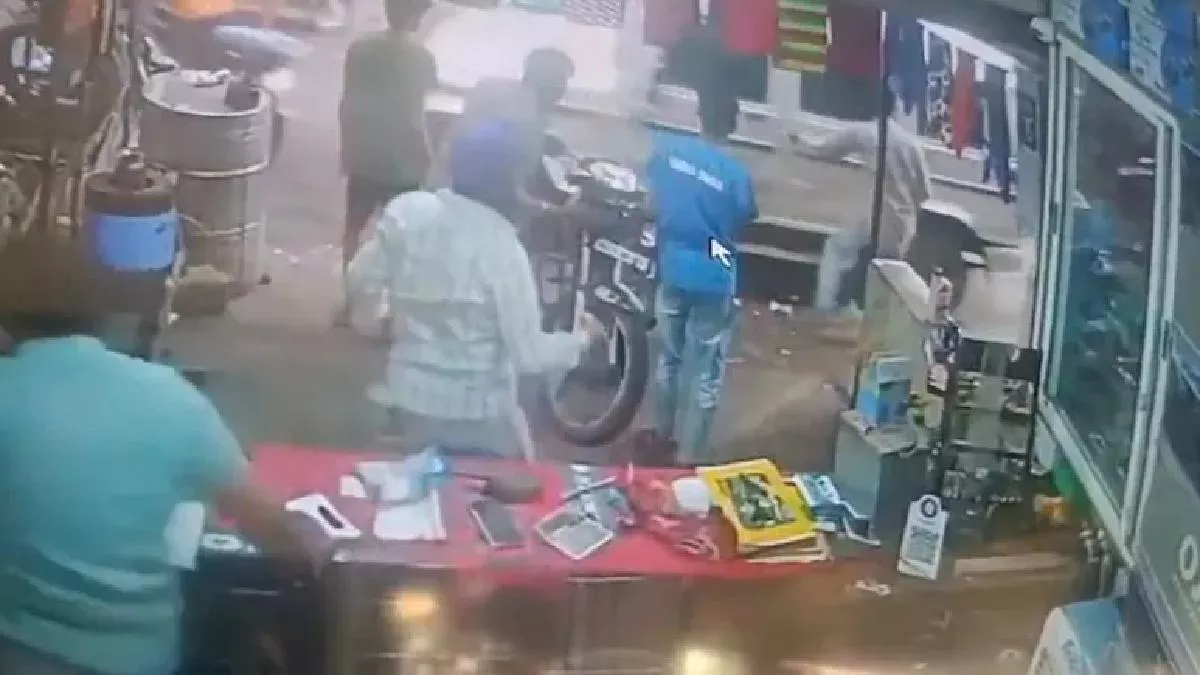 मध्य प्रदेश के धार में दिनदहाड़े किडनैपिंग से मचा हड़कंप, 20 किलोमीटर तक पीछा कर छात्रा को किया गया रेस्क्यू