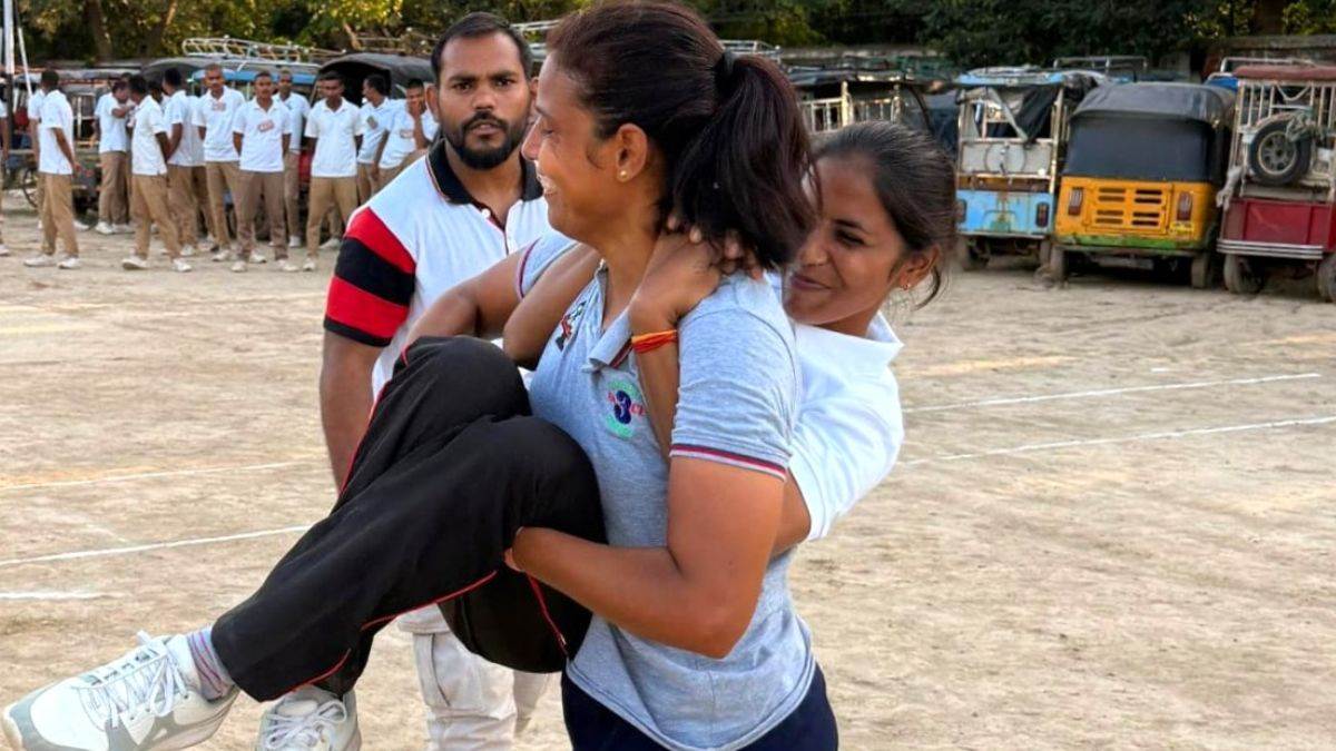 https://www.jagranimages.com/images/newimg/23092025/23_09_2025-mathura_police_fights_24057161.jpg