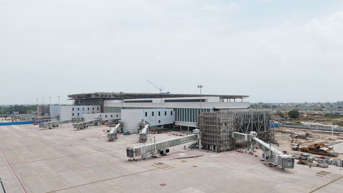 https://www.jagranimages.com/images/newimg/23092025/23_09_2025-noida_airport_24057790.jpg