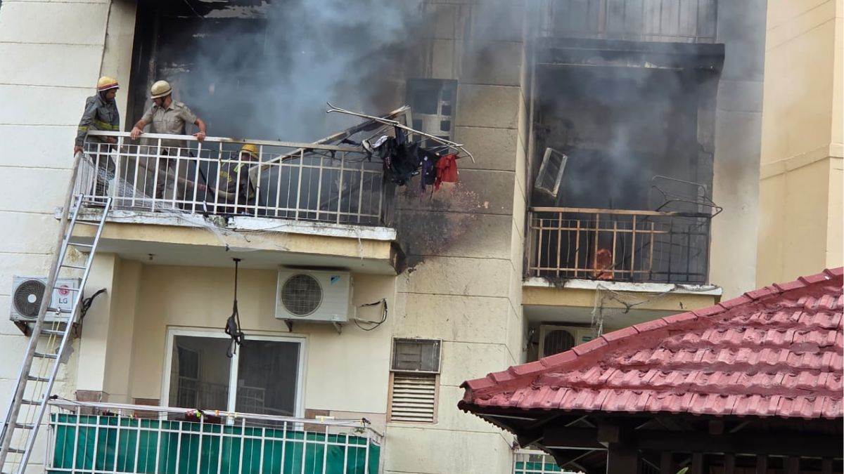https://www.jagranimages.com/images/newimg/23092025/23_09_2025-noida_fire_24057374.jpg