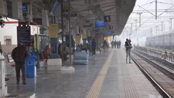 स्टेशन पर एक रूपए सस्ता हुआ पानी, दुकानों पर चार्ट लगाने का निर्देश
