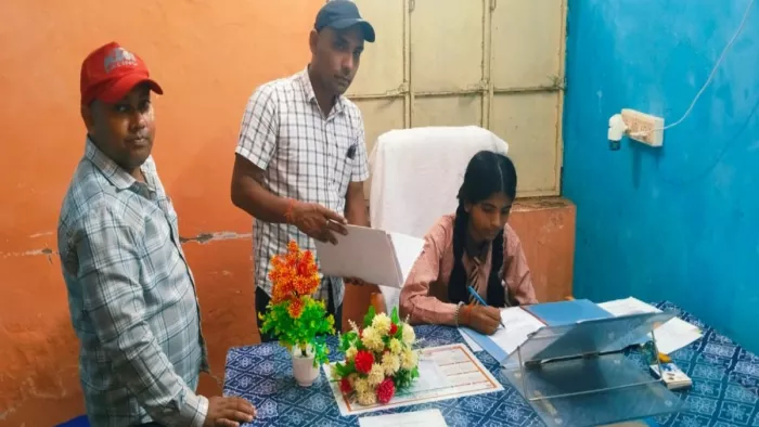 मिशन शक्ति 5.0 में रिमझिम बनीं एक दिन की खंड शिक्षा अधिकारी।