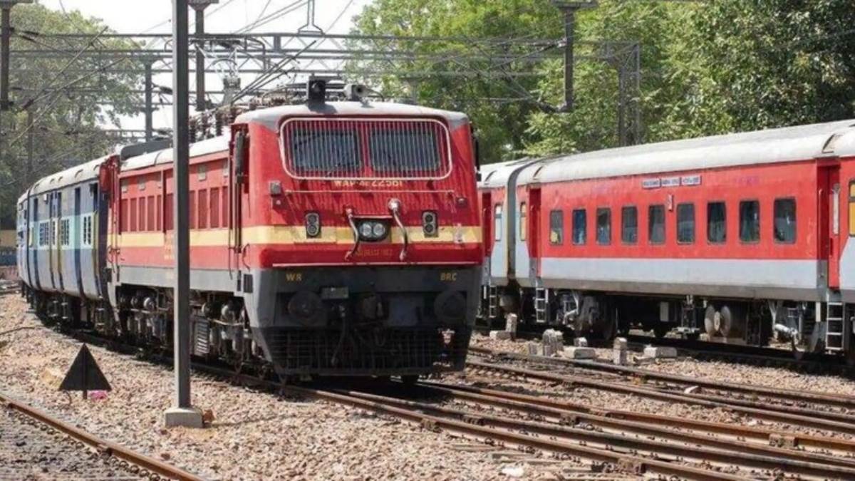 https://www.jagranimages.com/images/newimg/23092025/23_09_2025-train_2_24057333_173725865.jpg
