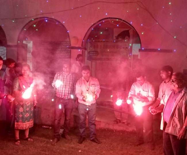 मुंगेर के अस्पतालों में मनाई गई दीपावली
