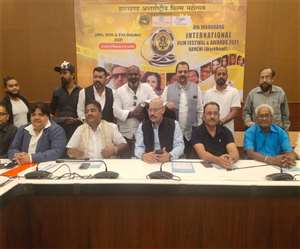 फिल्‍म महोत्‍सव को लेकर रांची में प्रेस कांफ्रेंस किया गया।