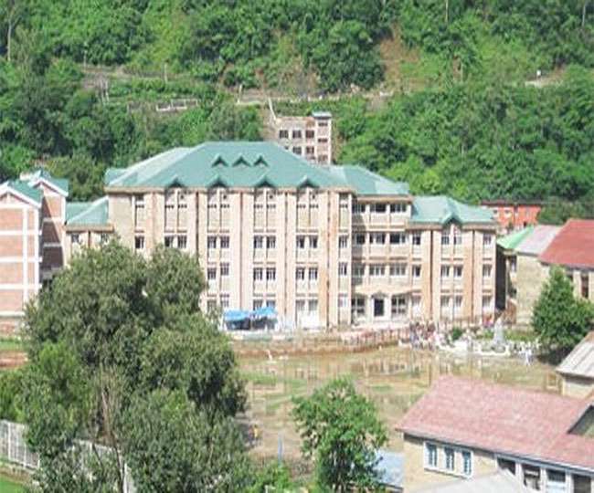 भारतीय प्रौद्योगिकी संस्थान (आइआइटी) मंडी के दीक्षा समारोह में 452 विद्यार्थियों को डिग्रियां दी गई।