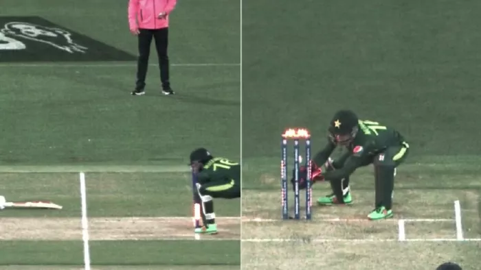 IND vs PAK T20 World Cup: अक्षर पटेल रन आउट (फोटो क्रेडिट ट्विटर)