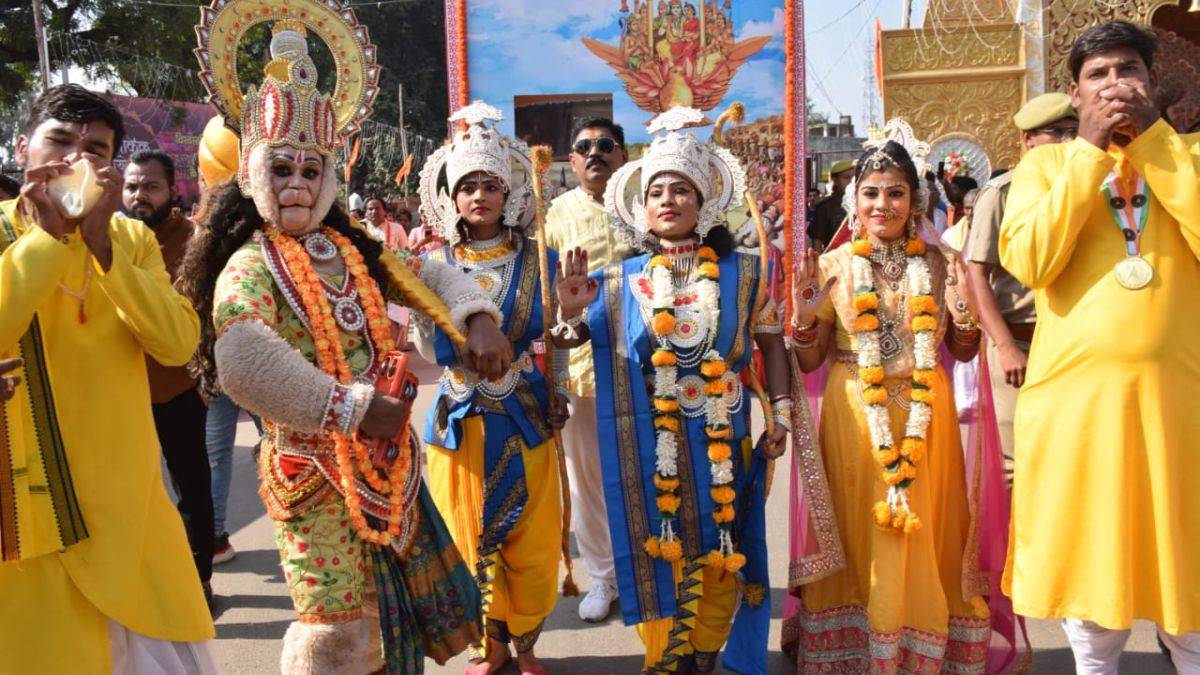 ayodhya deepotsav 2022 deepotsav 2022 begins in ayodhya with shobha yatras pm modi will light peacock lamps in the evening