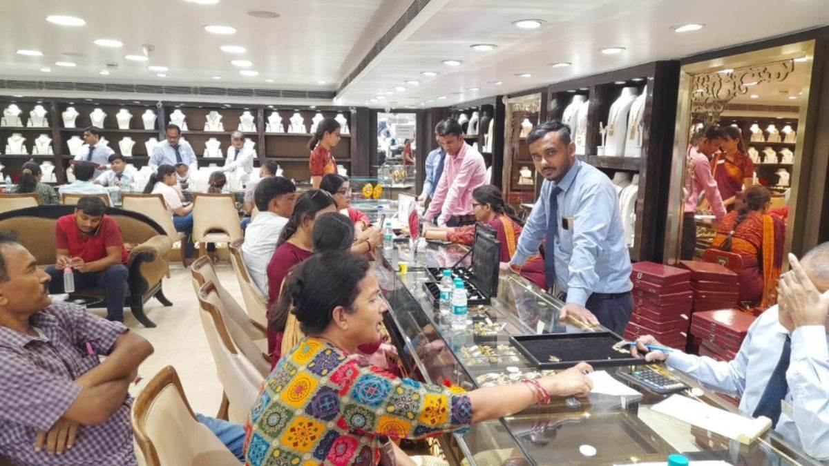 dhanteras 2022 market car jewellery bike and electronics market boomed in patna during diwali festival
