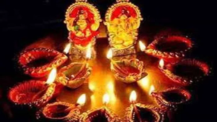 Diwali 2022: कहीं 11 दिन बाद तो कहीं एक माह बाद दीपावली मनाई जाती है।
