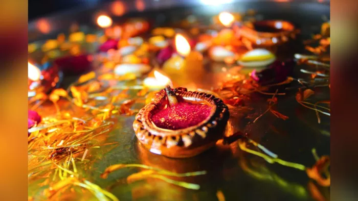 जश्न-ए-चरागा से रोशन हुई निजामुद्दीन दरगाह, हिंदू और मुस्लिम समुदाय के लोगों ने दीये जलाकर दिया सद्भाव का संदेश