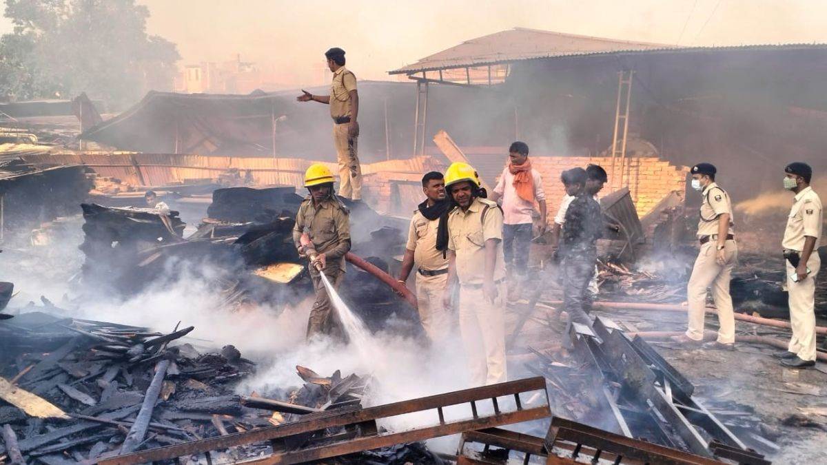 massive fire accident in chandra plywood industries in malsalami patna city