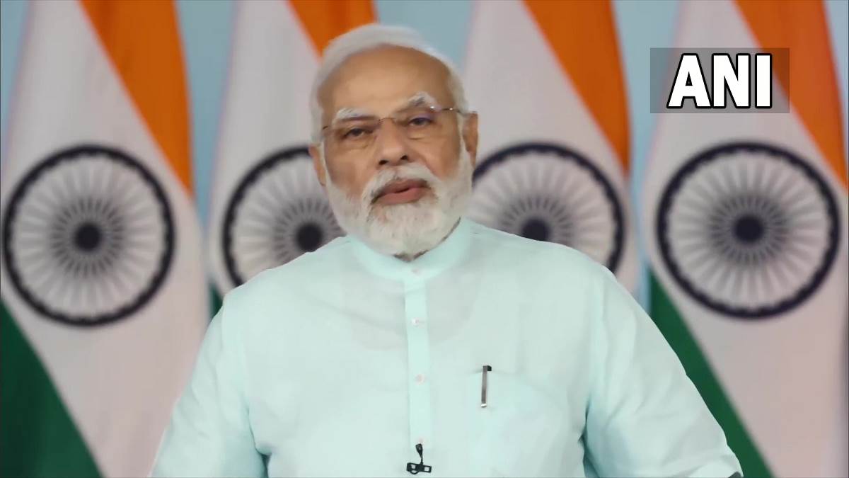 https://www.jagranimages.com/images/newimg/23102022/23_10_2022-pm_modi_to_kohli_23160201.jpg