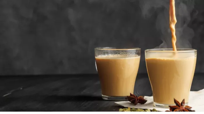 Tea Side Effects: ज्यादा चाय पीने से ब्लड प्रेशर पर भी असर पड़ता है।