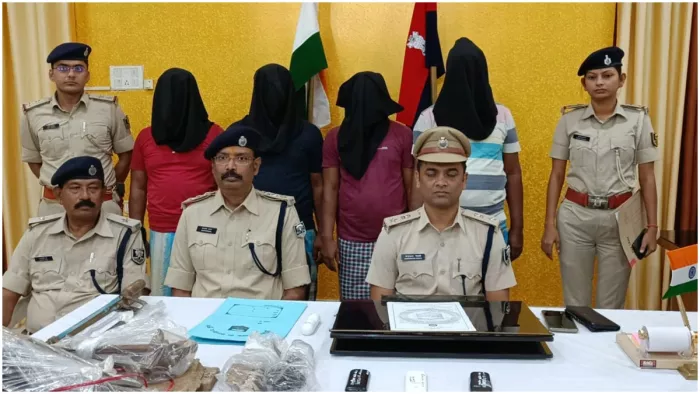बिहार में मिनीगन फैक्ट्री का भंडाफोड़; हथियार बनाने के उपकरण के साथ 4 लोग गिरफ्तार, एक पिस्टल भी बरामद