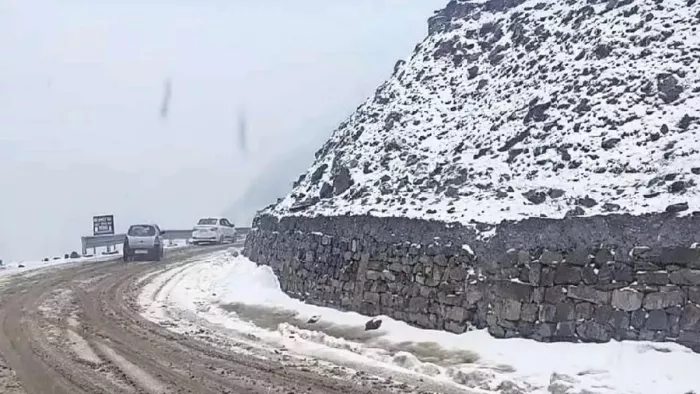 जम्मू-श्रीनगर राष्ट्रीय राजमार्ग पर एक बार फिर यातायात बहाल। फाइल फोटो
