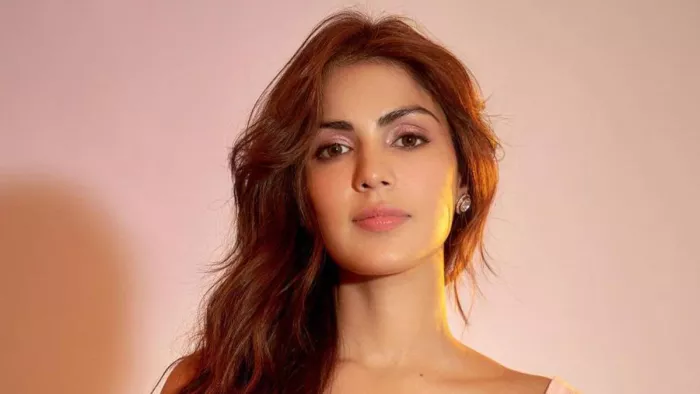 पहली बार रूमर्ड ब्वॉयफ्रेंड के साथ स्पॉट हुईं रिया चक्रवर्ती। (फोटो क्रेडिट- इंस्टाग्राम)