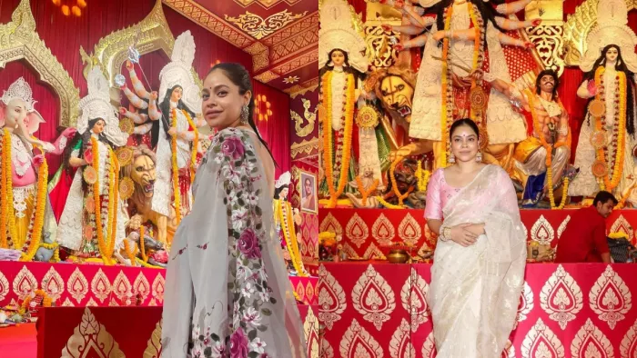 दुर्गा पूजा में सुमोना चक्रवर्ती ने पहनी पुरानी साड़ी (Photo Instagram)