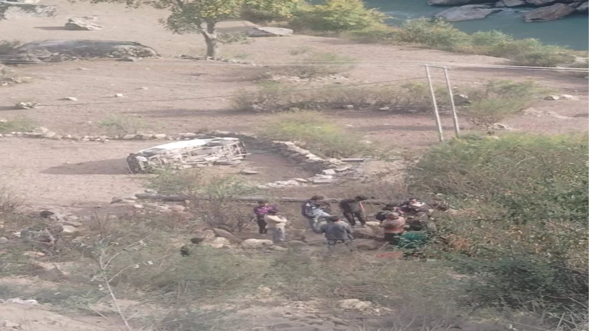 जम्मू-कश्मीर में दर्दनाक हादसे, दो छात्रों सहित 4 लोगों की मौत; पांच घायल