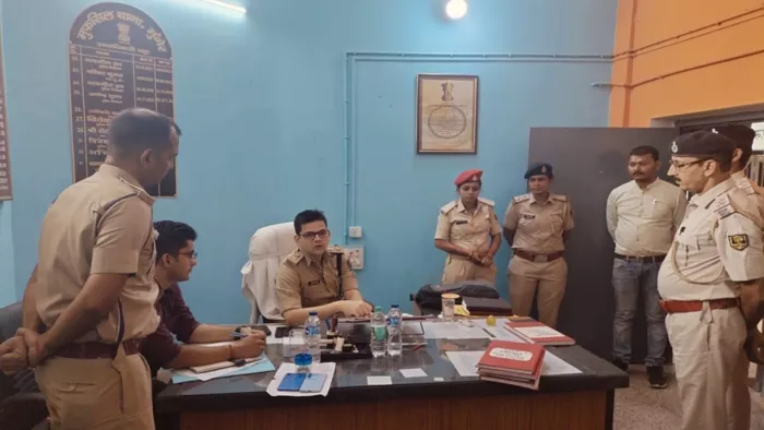 मुंगेर के एसपी ने किया निरीक्षण (जागरण फोटो)