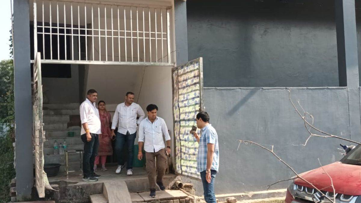 raid on fake drug factory drug mafia vijay goyal reopens fake drugs factory team caught machines worth rs 8 crore
