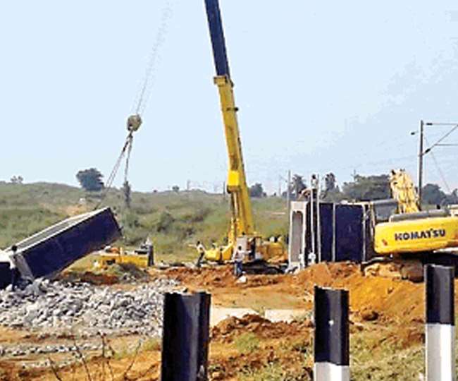 सब-वे निर्माण में देरी, टेनों का रूट बदलने से यात्रियों की बढ़ी मुश्किलें, गोमो नहीं गई आसनसोल-बरकाकाना Dhanbad News