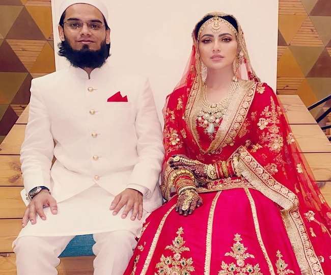 Sana Khan with her husband (Photo- Instagram)