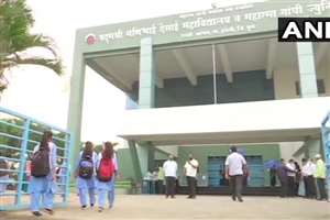 महाराष्ट्र के पुणे के ग्रामीण इलाकों में फिर से खुले स्&zwj;कूल