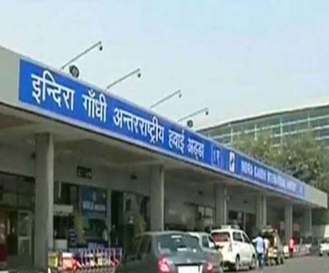 पुलिस ने यात्रियों के खिलाफ धोखाधड़ी व फारनर्स एक्ट में मामला दर्ज कर छानबीन शुरू कर दी है।