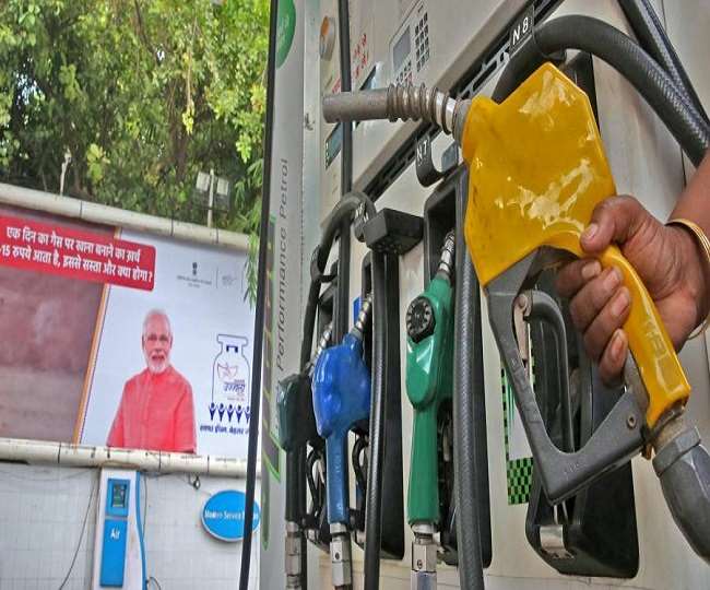 भारत अपने रणनीतिक तेल भंडार से निकासी के तौर-तरीकों पर काम कर रहा है।