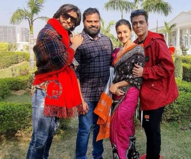 रॉकी और रानी के सेट से वायरल हुईं रणवीर और आलिया की तस्वीरें, करण जौहर के साथ देते दिखे पोज