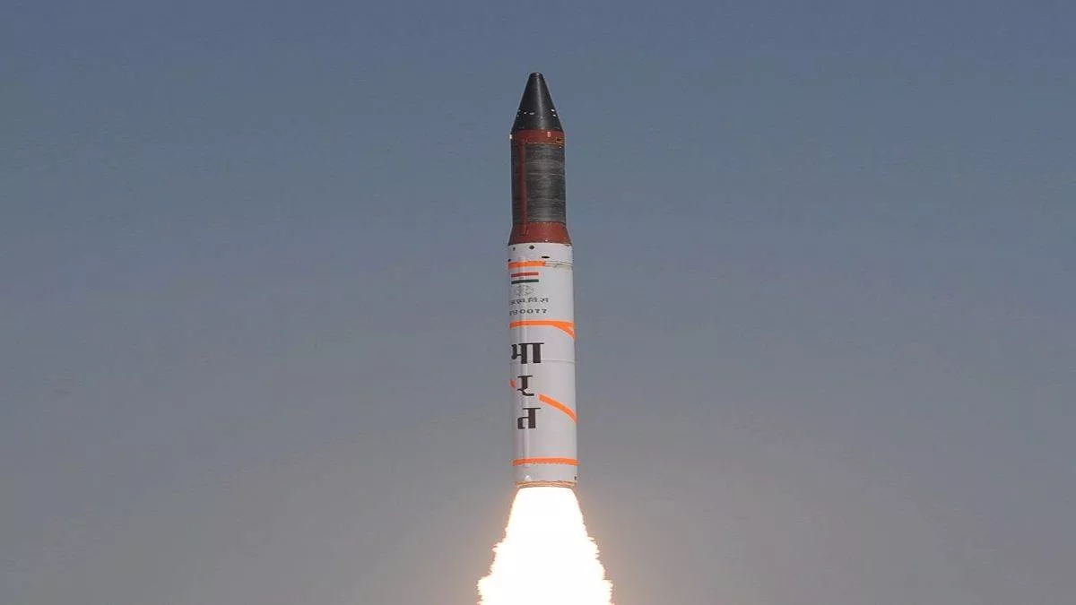 भारत ने इंटरमीडिएट रेंज बैलिस्टिक मिसाइल अग्नि -3 का किया सफल प्रशिक्षण