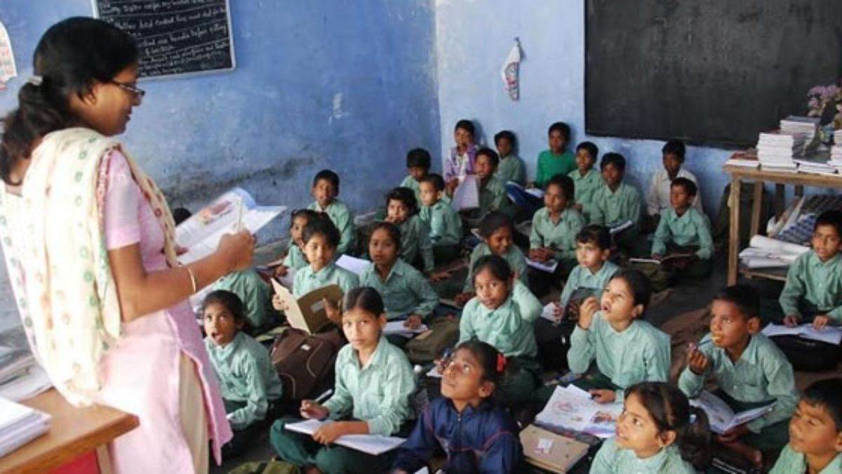 दिल्ली में सात सालों में 9वीं कक्षा के 6 लाख से अधिक छात्र स्कूली शिक्षा  प्रणाली से बाहर, रिपोर्ट में खुलासा - More than six lakh students of ninth  class left school education system in delhi government schools during seven  years